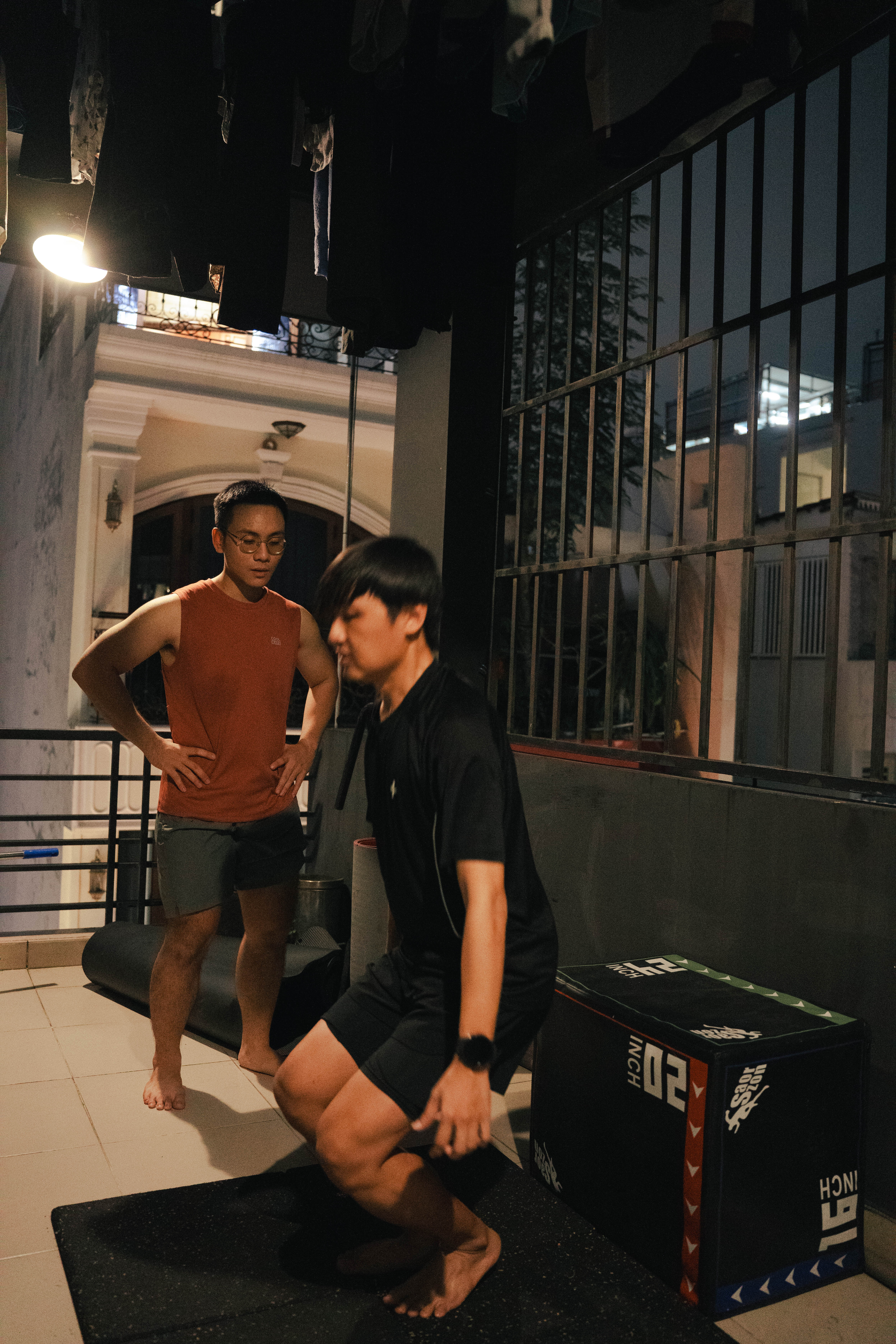 Choiee student doing the box drop landing test